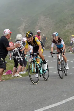 Únik dvojice v mlze na Col d'Aubisque, Tour de France 2018