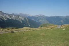 Pohled na údolí Ossau a pyrenejské štíty z Col d'Aubisque