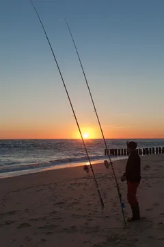 Západ slunce nad vlnolamy na Cap Ferret