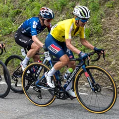 Ashleigh Moolman a Grace Brown ve stoupání na Hautacam, Tour Féminin des Pyrénées 2023