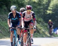 Brandon McNulty diktuje tempo ve stoupání 18. etapy Tour de France 2022 (Lourdes - Hautacam)