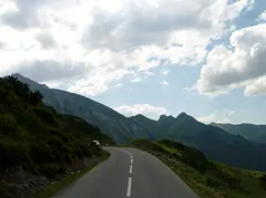 Klikatá silnice mezi Col du Soulor a Col d'Aubisque