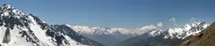 Panoramatický výhled na pyrenejské štíty z průsmyku Tourmalet